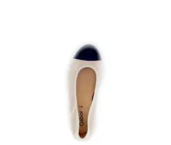 Elegante ballerina beige