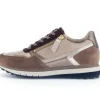 Lage sneaker bruin