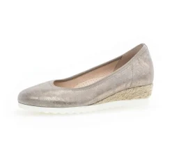 Pump met sleehak beige