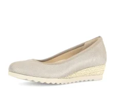 Pump met sleehak beige