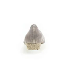 Pump met sleehak beige
