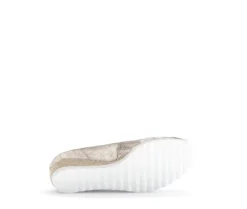 Pump met sleehak beige