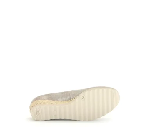Pump met sleehak beige