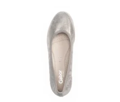 Pump met sleehak beige