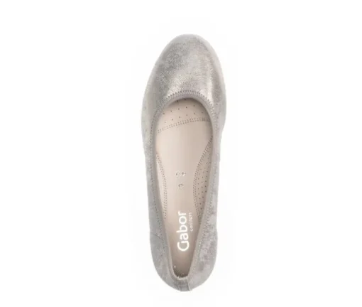 Pump met sleehak beige