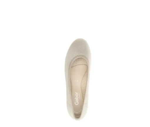 Pump met sleehak beige