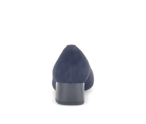 Pump op plateauzool blauw