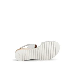 Sandaleno met sleehak beige