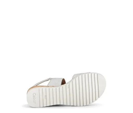 Sandaleno met sleehak beige
