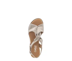 Sandaleno met sleehak beige